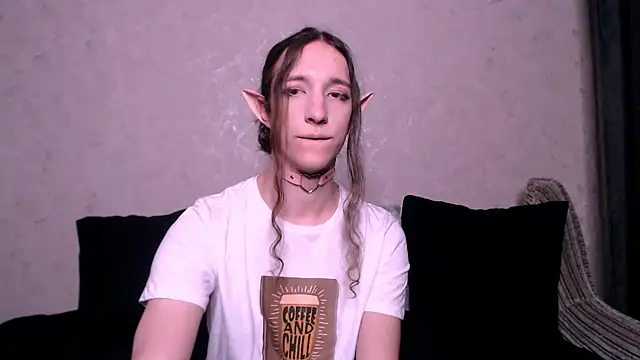 SilverMuse  online show from October 23, 2025, 2:43 am