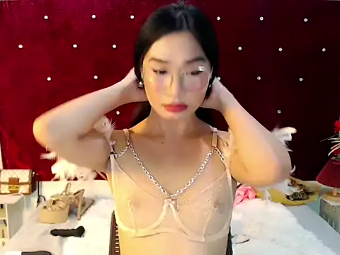 XxMissTransROYALxX online show from October 6, 2025, 8:15 am