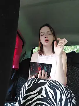 Snapshot of MaitresseMermaid chatting on June 4, 2026, 6:45 pm MaitresseMermaid online show from June 4, 2026, 6:45 pm