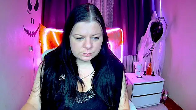 Snapshot of BritneyRaine chatting on October 18, 2025, 6:15 am BritneyRaine online show from October 18, 2025, 6:15 am