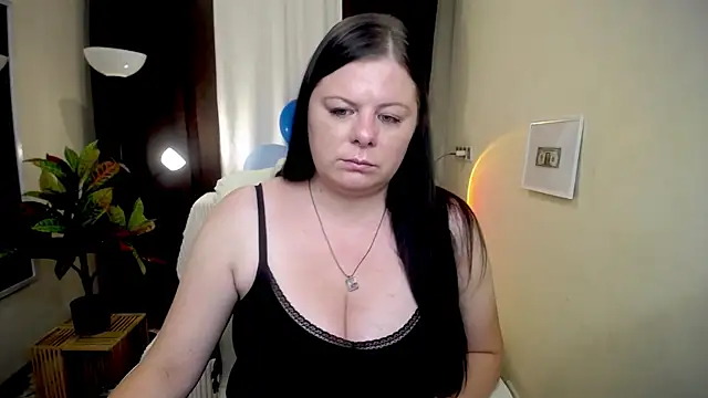 Snapshot of BritneyRaine chatting on October 8, 2025, 12:07 pm BritneyRaine online show from October 8, 2025, 12:07 pm