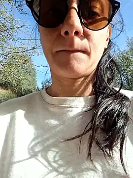 Lauraxxsteen online show from November 9, 2025, 2:10 pm