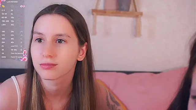 GabrielleLynchard online show from November 30, 2025, 8:20 pm