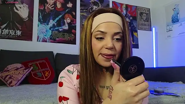 KiraQuinn1 online show from October 28, 2025, 4:39 pm