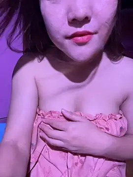 Trang-cute18 online show from September 26, 2025, 2:51 am