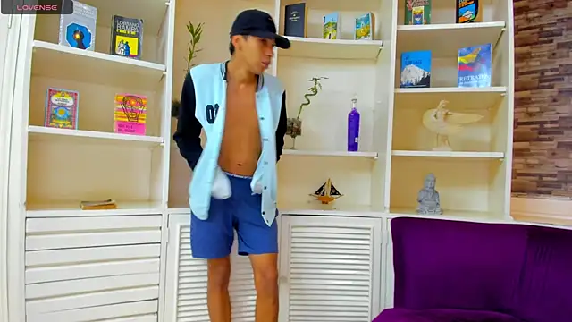 Juicy Creww online show from September 19, 2025, 10:19 am
