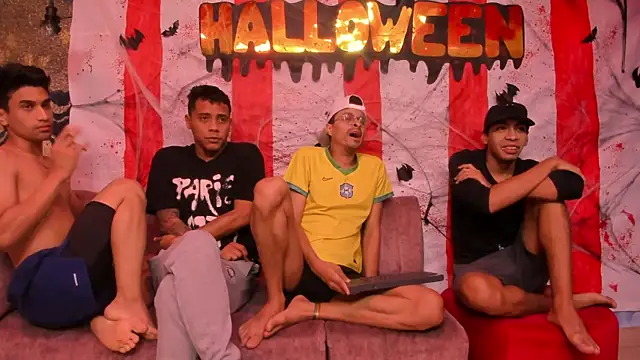 Snapshot of Juicy_Creww chatting on October 19, 2025, 10:18 am Juicy Creww online show from October 19, 2025, 10:18 am