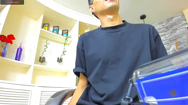 Snapshot of Juicy_Creww chatting on October 12, 2025, 9:21 am Juicy Creww online show from October 12, 2025, 9:21 am