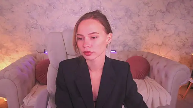 Snapshot of ShyySiren chatting on October 29, 2025, 8:02 am ShyySiren online show from October 29, 2025, 8:02 am