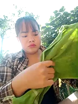 emilyzz online show from November 22, 2025, 1:37 am