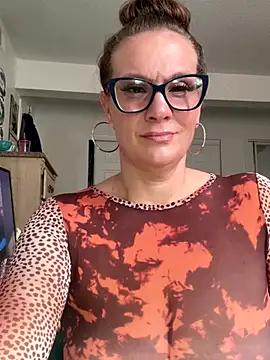 Ariasweetaspie online show from November 26, 2025, 7:47 pm