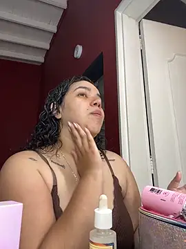 krisstenSantos online show from October 13, 2025, 1:23 pm