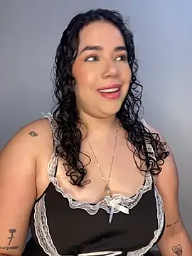 krisstenSantos online show from November 18, 2025, 12:19 pm