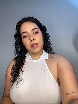 krisstenSantos online show from October 27, 2025, 2:07 pm