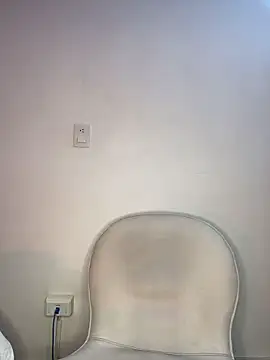 krisstenSantos online show from October 31, 2025, 12:57 pm