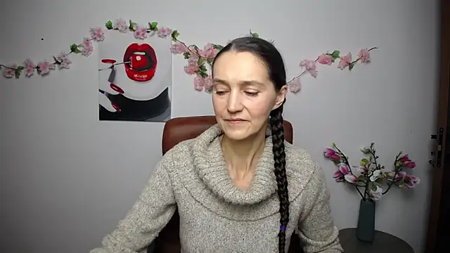 Snapshot of TayaFinch chatting on November 7, 2025, 1:15 pm TayaFinch online show from November 7, 2025, 1:15 pm