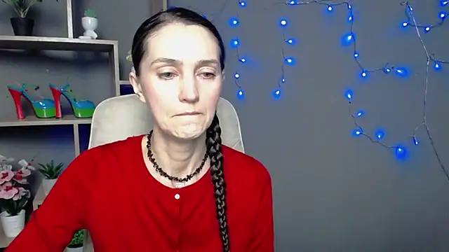 Snapshot of TayaFinch chatting on November 18, 2025, 1:14 pm TayaFinch online show from November 18, 2025, 1:14 pm