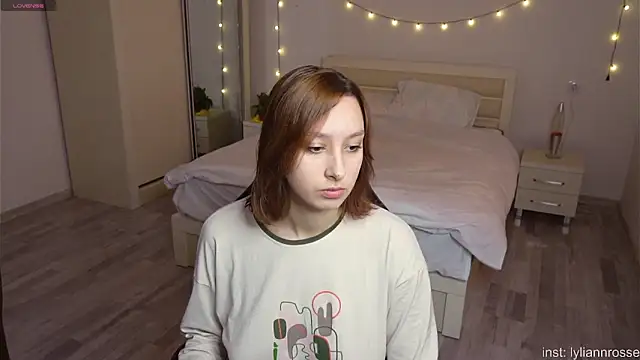 Snapshot of LilyannRosse chatting on November 8, 2025, 7:12 am LilyannRosse online show from November 8, 2025, 7:12 am