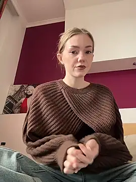 Snapshot of MilaMoone chatting on February 25, 2026, 11:32 am MilaMoone online show from February 25, 2026, 11:32 am