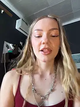 Snapshot of MilaMoone chatting on March 14, 2026, 10:21 am MilaMoone online show from March 14, 2026, 10:21 am