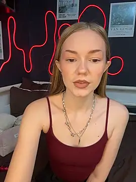 Snapshot of MilaMoone chatting on February 15, 2026, 11:09 am MilaMoone online show from February 15, 2026, 11:09 am