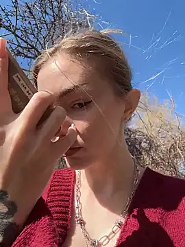 Snapshot of MilaMoone chatting on March 12, 2026, 10:19 am MilaMoone online show from March 12, 2026, 10:19 am