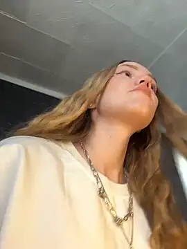 Snapshot of MilaMoone chatting on March 13, 2026, 10:31 am MilaMoone online show from March 13, 2026, 10:31 am