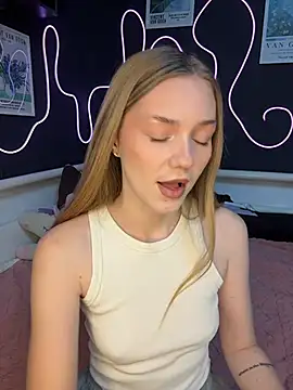 Snapshot of MilaMoone chatting on February 27, 2026, 11:43 am MilaMoone online show from February 27, 2026, 11:43 am