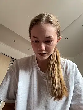 Snapshot of MilaMoone chatting on February 13, 2026, 10:59 am MilaMoone online show from February 13, 2026, 10:59 am