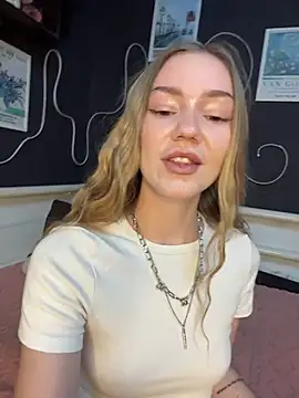 Snapshot of MilaMoone chatting on March 21, 2026, 11:03 am MilaMoone online show from March 21, 2026, 11:03 am