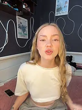 Snapshot of MilaMoone chatting on March 15, 2026, 11:06 am MilaMoone online show from March 15, 2026, 11:06 am