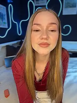 MilaMoone online show from May 3, 2026, 11:04 am