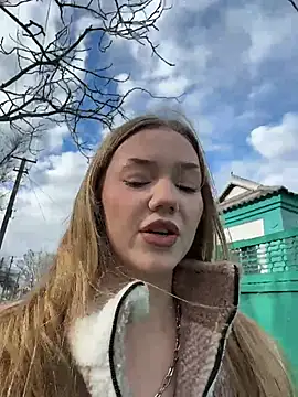 Snapshot of MilaMoone chatting on February 14, 2026, 11:21 am MilaMoone online show from February 14, 2026, 11:21 am