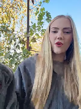 MilaMoone online show from October 17, 2025, 11:56 am