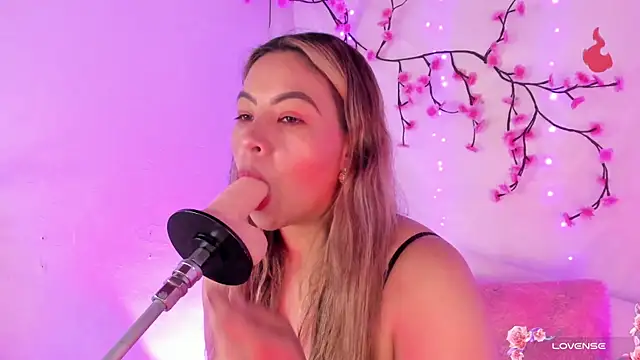 chubbyZoe online show from October 9, 2025, 2:39 pm