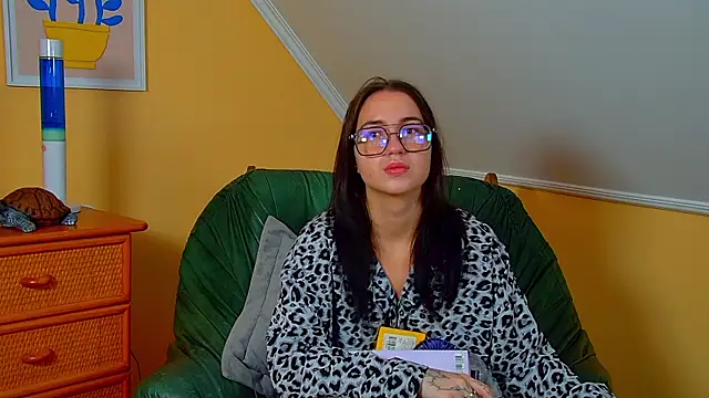 Snapshot of AnneAvery chatting on November 28, 2025, 6:24 am AnneAvery online show from November 28, 2025, 6:24 am