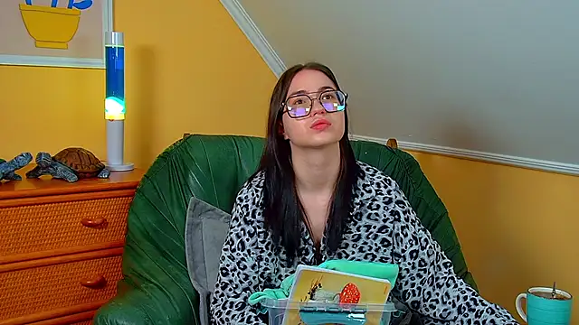 Snapshot of AnneAvery chatting on November 21, 2025, 6:23 am AnneAvery online show from November 21, 2025, 6:23 am