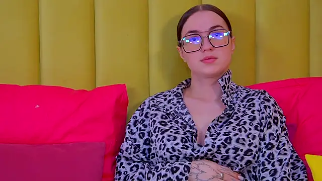 Snapshot of AnneAvery chatting on October 19, 2025, 6:49 am AnneAvery online show from October 19, 2025, 6:49 am