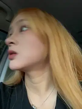 yuki june online show from October 20, 2025, 9:32 am