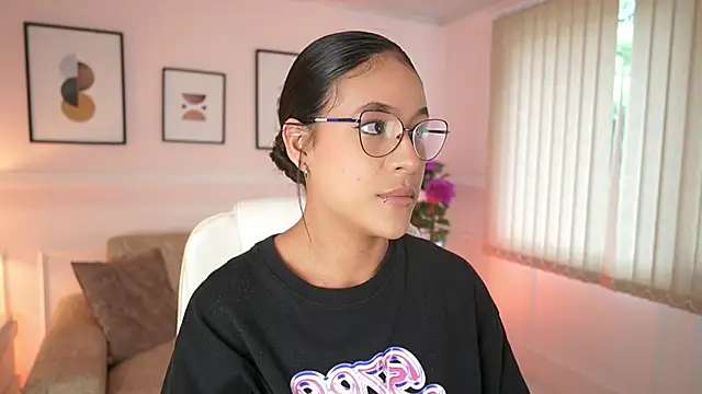 LaurennMiles online show from September 30, 2025, 2:34 pm