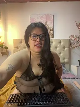 Snapshot of Andrea_secret_ chatting on July 25, 2026, 2:01 pm Andrea secret online show from July 25, 2026, 2:01 pm
