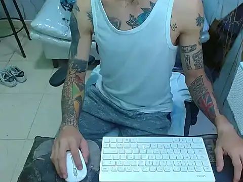 boy tatto777 online show from May 6, 2026, 1:04 pm