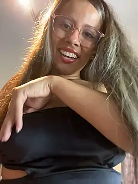 Snapshot of EMILIIA_RICHTER__ chatting on November 6, 2025, 6:45 pm EMILIIA RICHTER online show from November 6, 2025, 6:45 pm