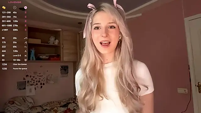 Snapshot of FridaAaberg chatting on October 10, 2025, 7:31 am FridaAaberg online show from October 10, 2025, 7:31 am