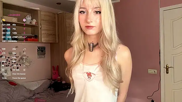 Snapshot of FridaAaberg chatting on November 16, 2025, 7:02 am FridaAaberg online show from November 16, 2025, 7:02 am