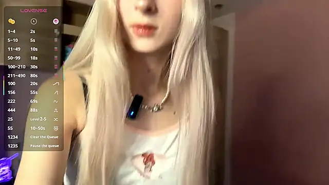 Snapshot of FridaAaberg chatting on October 16, 2025, 6:32 am FridaAaberg online show from October 16, 2025, 6:32 am