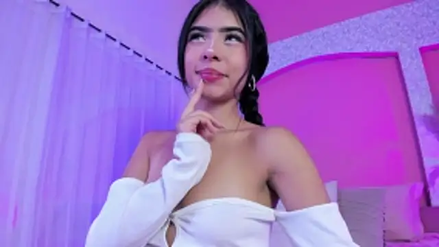 Peytonn Monroe online show from April 28, 2026, 7:29 pm