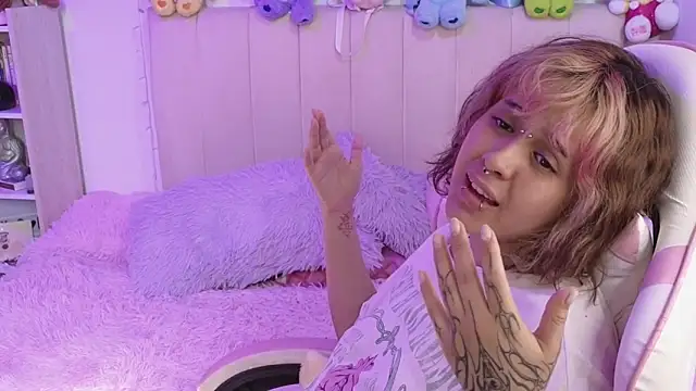 NekoWaifu online show from April 28, 2026, 2:10 pm