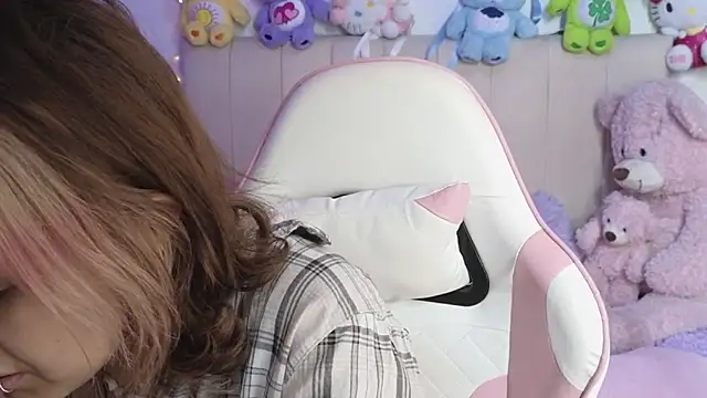 NekoWaifu online show from May 1, 2026, 2:33 pm