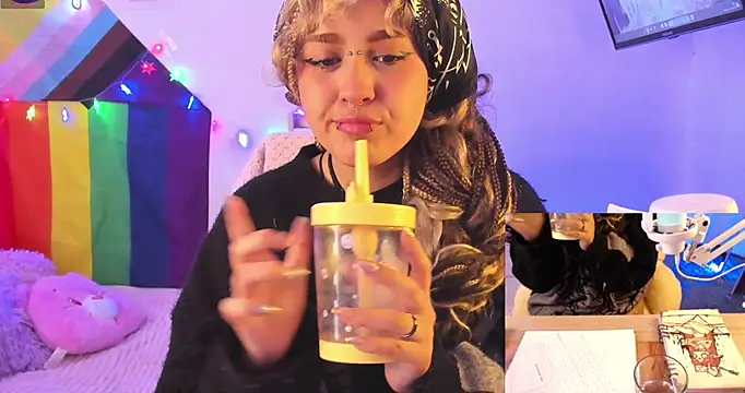 NekoWaifu online show from November 28, 2025, 1:55 pm